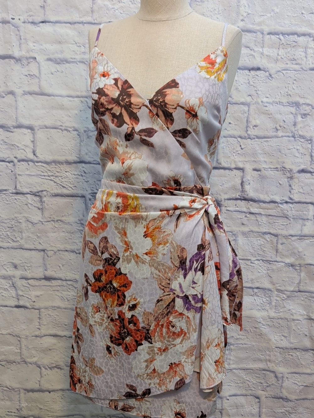 Guess Floral Faux Wrap Mini Dress in Pale Laveder Purple - Size 10